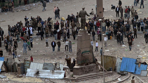 قلة المتظاهرين في ميدان تحرير القاهرة بعد قبول الأخوان المسلمين بالتفاوض مع عمر سليمان