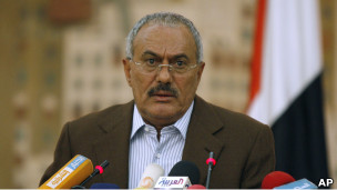 الرئيس صالح يواجه ضغوطا متزايدة للتنحي
