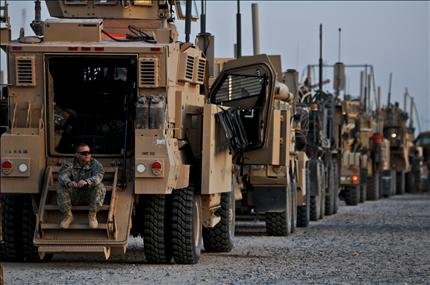  قافلة عسكرية لقوات الاحتلال الأميركي على الحدود العراقية- الكويتية إبان الانسحاب في العام 2011 (عن الإنترنت) 