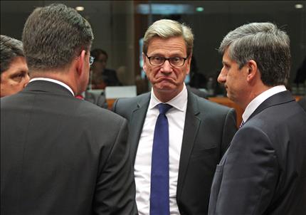 فسترفيله خلال اجتماع وزراء خارجية الاتحاد الاوروبي في بروكسل امس (ا ب) 