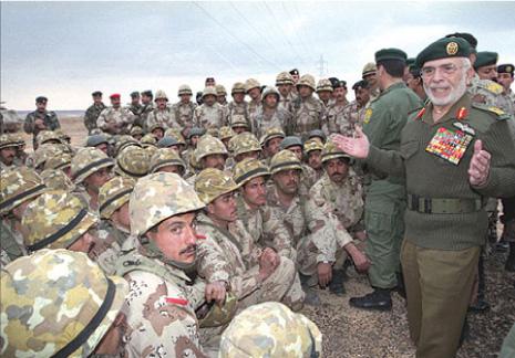 اقترح حسين على كيسنجر اطلاع الإسرائيليين على خريطة انتشار قواته بعد 4 أيام على اندلاع الحرب (أرشيف)
