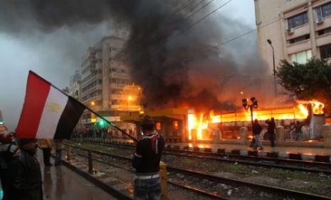 الاسكندرية باتت منذ شهر على موعد مع الاشتباكات كل يوم جمعة (محمود حمص ـ أ ف ب)