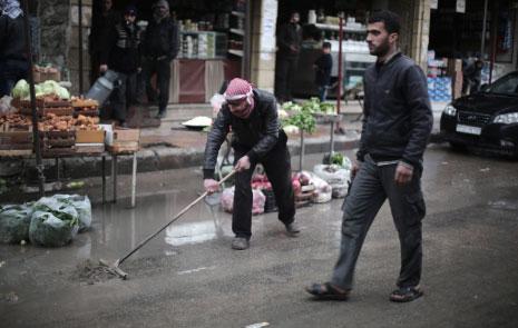 الذكور الذين تراوح أعمارهم بين 18 و42 عاماً هم «بضاعةٌ مضمونة» (أ ف ب)