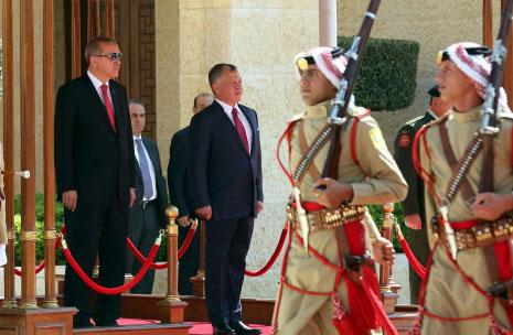 الأردن «الحائر» في سوريا... طوق النجاة في المعابر؟