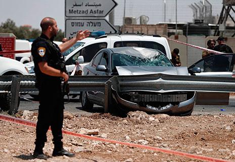 استشهد أمس فلسطيني وأصيب جندي إسرائيلي بدعوى عملية دهس جنوب الضفة (أ ف ب)